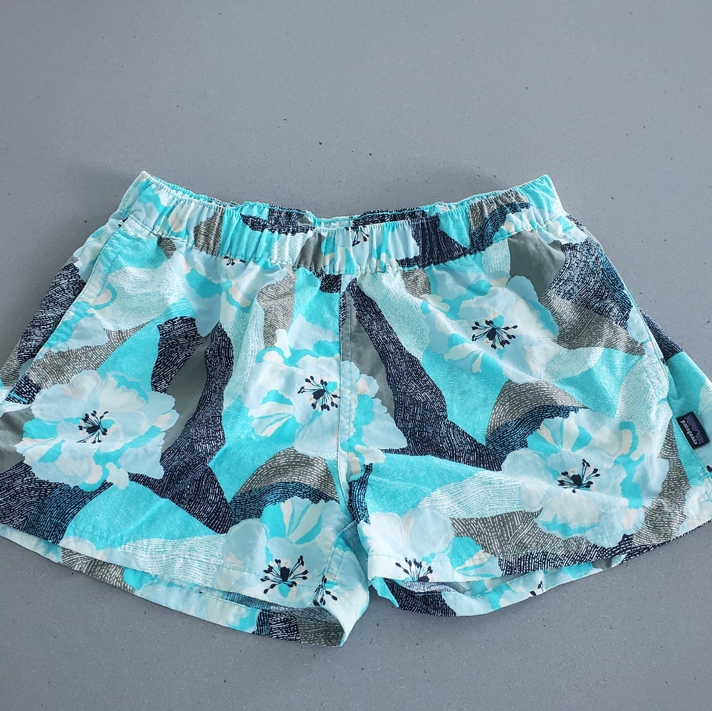 Patagonia Barely Baggies™ Shorts. Medium.